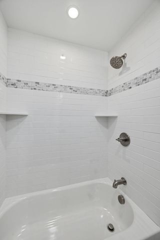 17 Drinkwater Rd, Hampton Falls, NH 03844