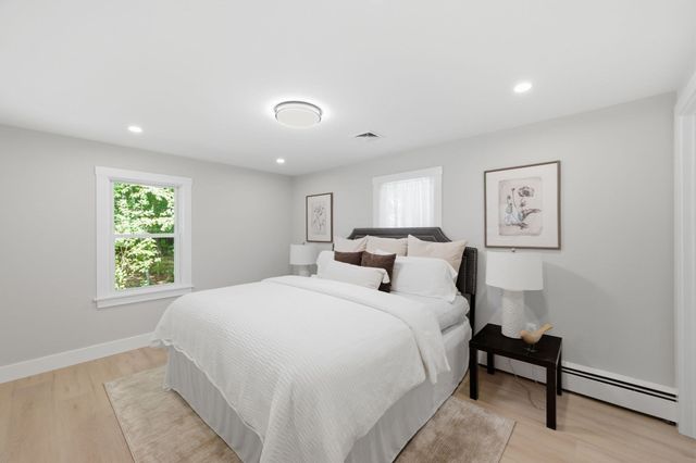 17 Drinkwater Rd, Hampton Falls, NH 03844