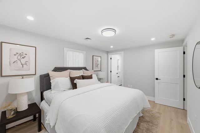 17 Drinkwater Rd, Hampton Falls, NH 03844