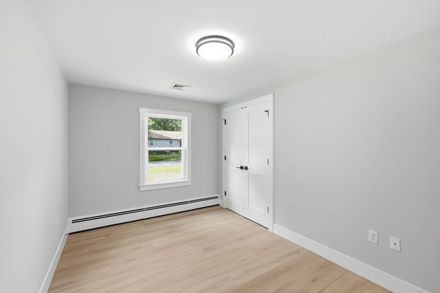 17 Drinkwater Rd, Hampton Falls, NH 03844