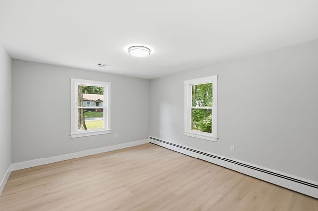 17 Drinkwater Rd, Hampton Falls, NH 03844