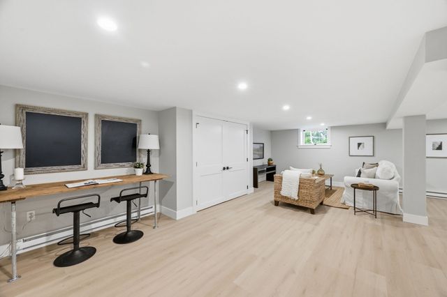 17 Drinkwater Rd, Hampton Falls, NH 03844