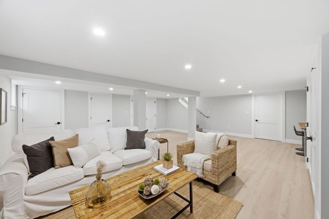 17 Drinkwater Rd, Hampton Falls, NH 03844