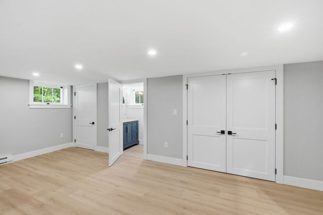 17 Drinkwater Rd, Hampton Falls, NH 03844