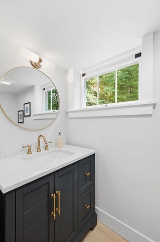 17 Drinkwater Rd, Hampton Falls, NH 03844