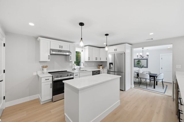 17 Drinkwater Rd, Hampton Falls, NH 03844