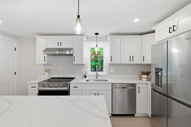 17 Drinkwater Rd, Hampton Falls, NH 03844