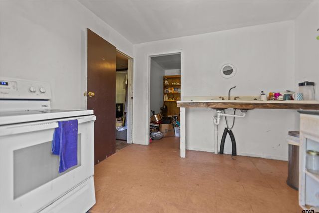 1140 N Hamlett Street, Athens, TX 75751