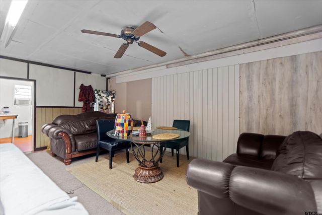 1140 N Hamlett Street, Athens, TX 75751