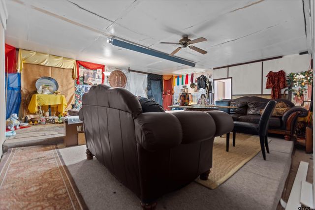 1140 N Hamlett Street, Athens, TX 75751