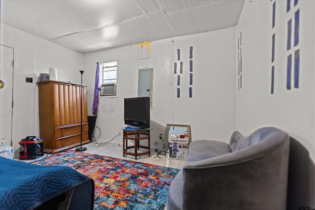 1140 N Hamlett Street, Athens, TX 75751