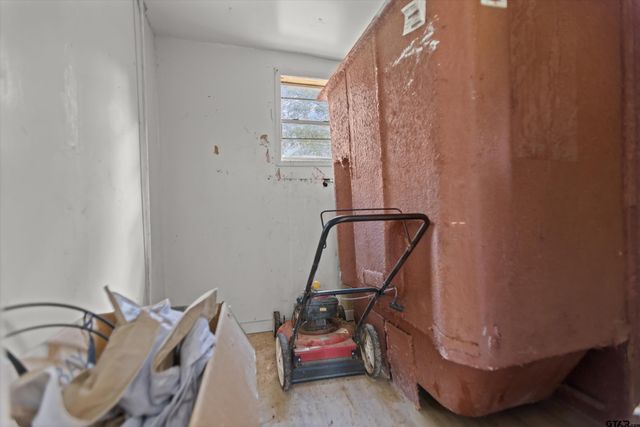 1140 N Hamlett Street, Athens, TX 75751