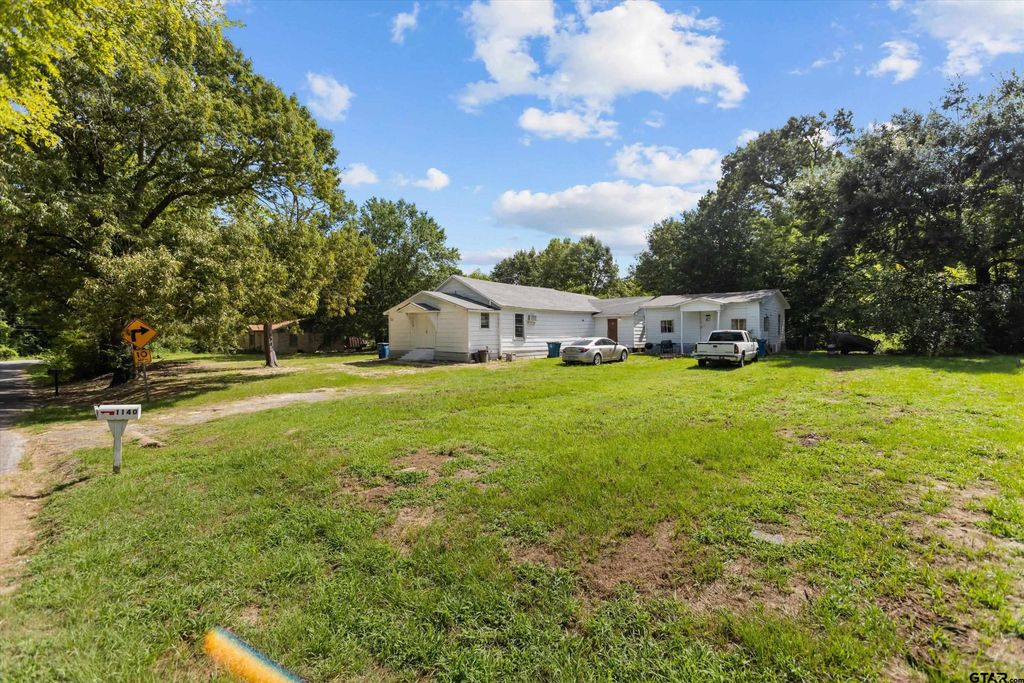 1140 N Hamlett Street, Athens, TX 75751