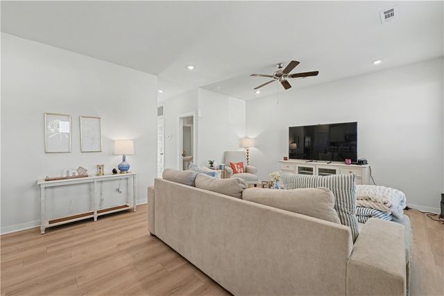 4885 W Triangle Street, Fayetteville, AR 72704