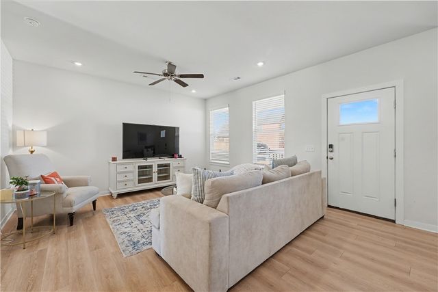 4885 W Triangle Street, Fayetteville, AR 72704