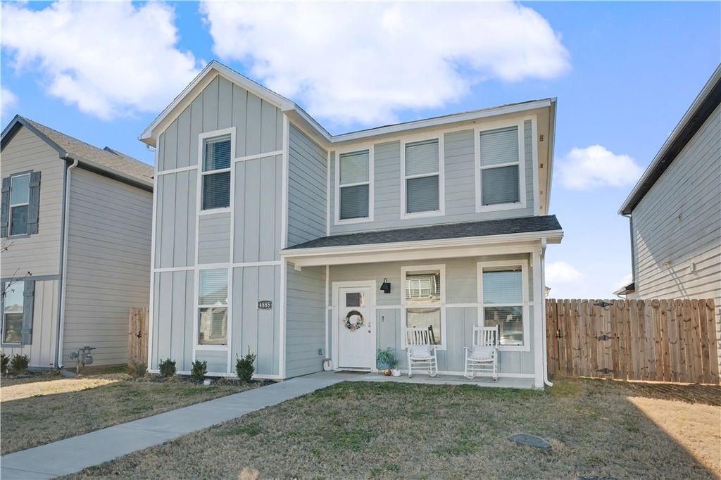 4885 W Triangle Street, Fayetteville, AR 72704