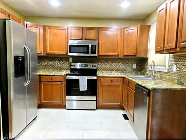 7 Jamal CT, Portsmouth, VA 23701