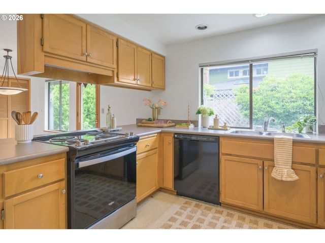 1814 HAPPY Ln, Eugene, OR 97401