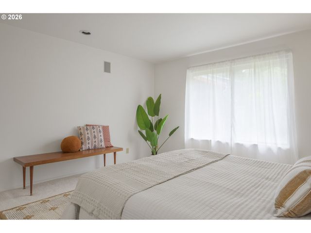 1814 HAPPY Ln, Eugene, OR 97401