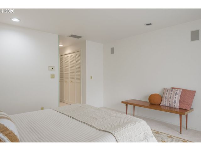 1814 HAPPY Ln, Eugene, OR 97401