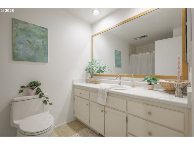 1814 HAPPY Ln, Eugene, OR 97401