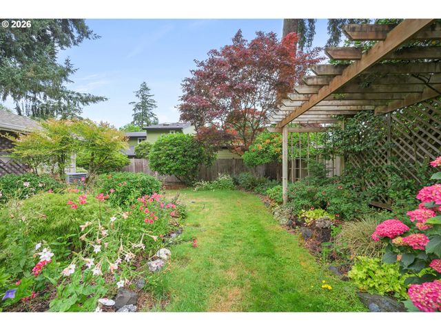 1814 HAPPY Ln, Eugene, OR 97401