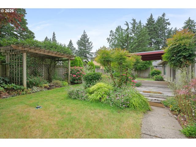 1814 HAPPY Ln, Eugene, OR 97401