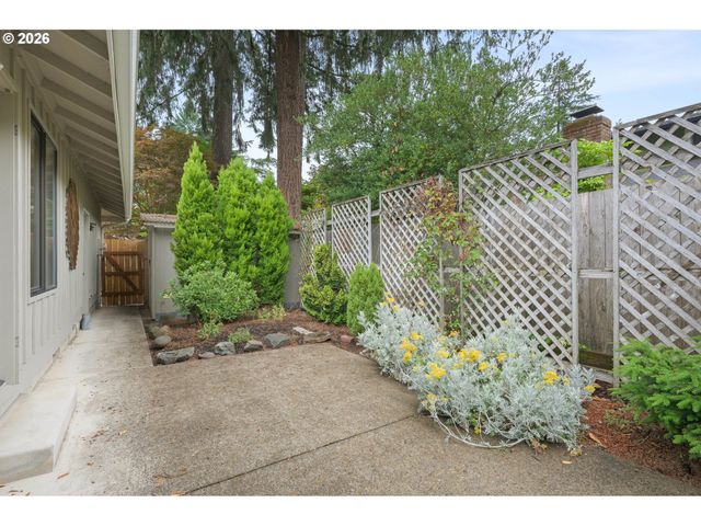 1814 HAPPY Ln, Eugene, OR 97401