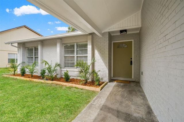 13922 BRIARDALE LANE, Tampa, FL 33618