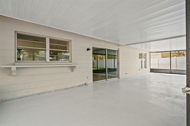 13922 BRIARDALE LANE, Tampa, FL 33618