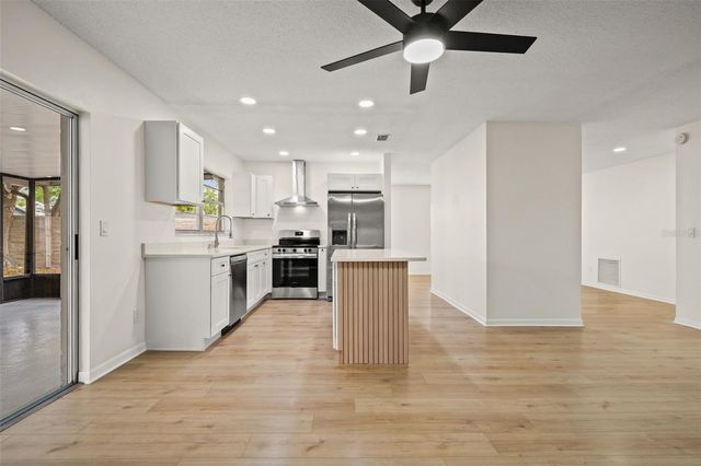 13922 BRIARDALE LANE, Tampa, FL 33618