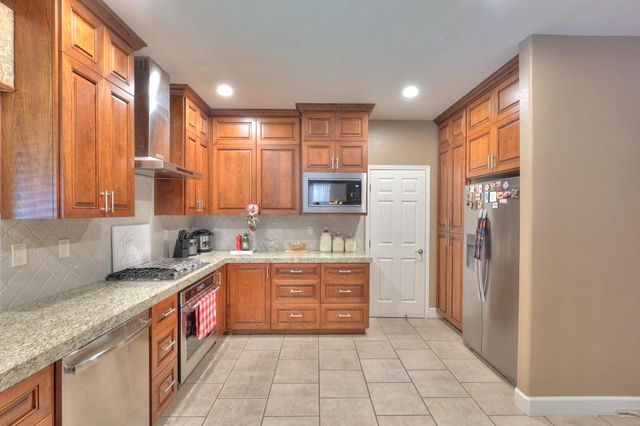 1528 Rose Garden Ct, Modesto, CA 95356