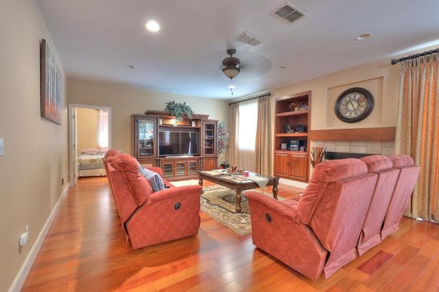 1528 Rose Garden Ct, Modesto, CA 95356