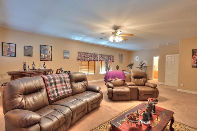 1528 Rose Garden Ct, Modesto, CA 95356