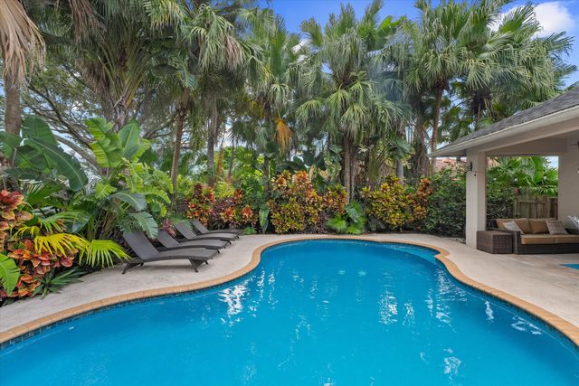 13869 Sheffield Street, Wellington, FL 33414