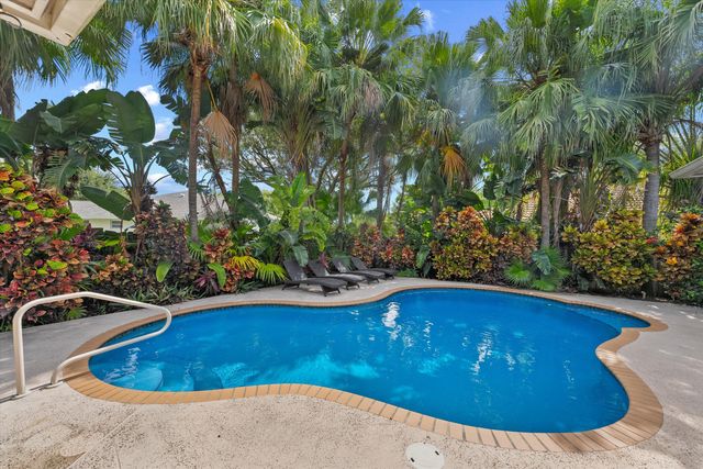 13869 Sheffield Street, Wellington, FL 33414