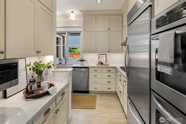 939 13th Avenue E, Seattle, WA 98102