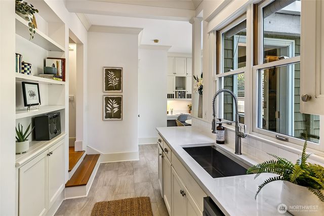 939 13th Avenue E, Seattle, WA 98102