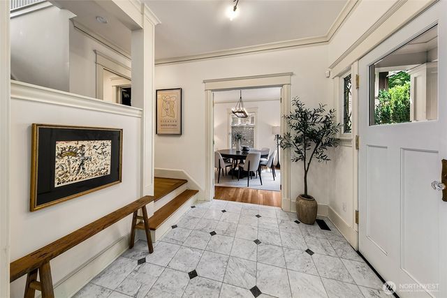 939 13th Avenue E, Seattle, WA 98102