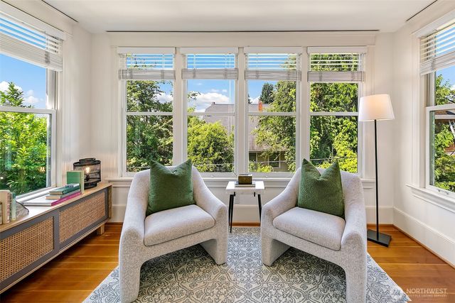 939 13th Avenue E, Seattle, WA 98102