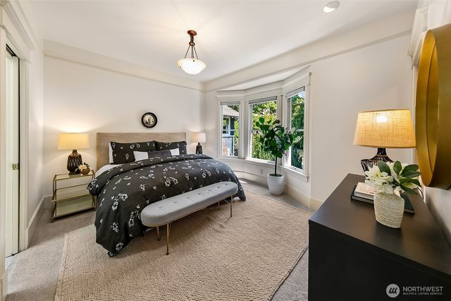 939 13th Avenue E, Seattle, WA 98102