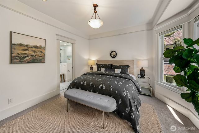 939 13th Avenue E, Seattle, WA 98102