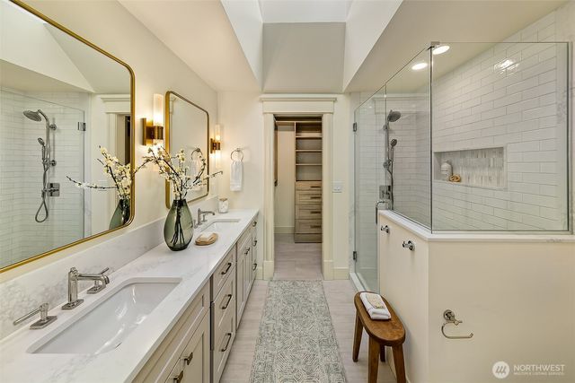 939 13th Avenue E, Seattle, WA 98102