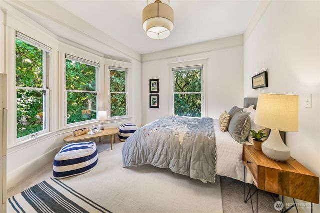 939 13th Avenue E, Seattle, WA 98102