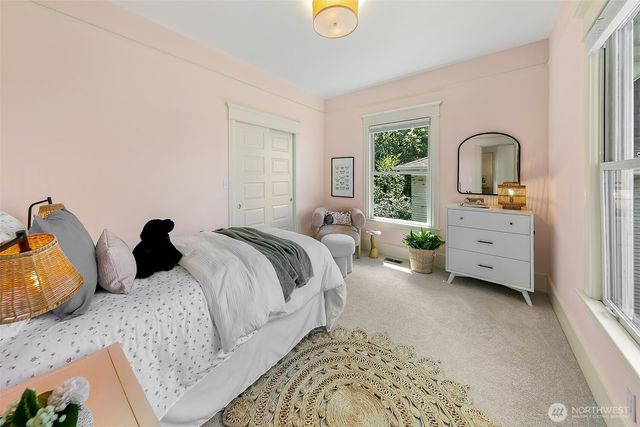 939 13th Avenue E, Seattle, WA 98102