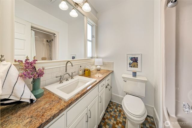 939 13th Avenue E, Seattle, WA 98102