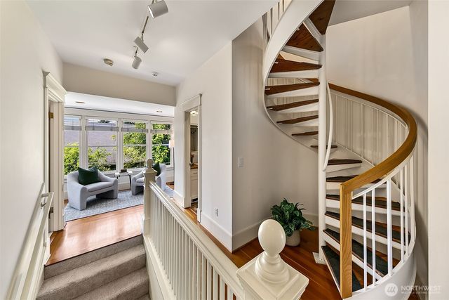 939 13th Avenue E, Seattle, WA 98102
