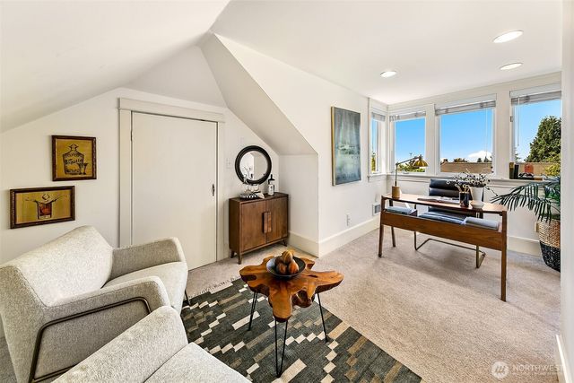 939 13th Avenue E, Seattle, WA 98102