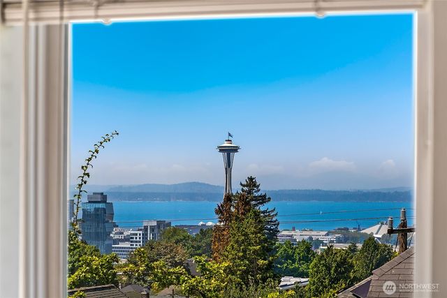 939 13th Avenue E, Seattle, WA 98102