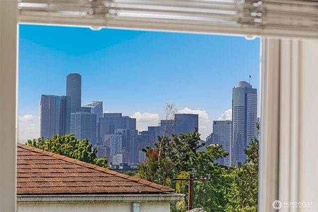 939 13th Avenue E, Seattle, WA 98102
